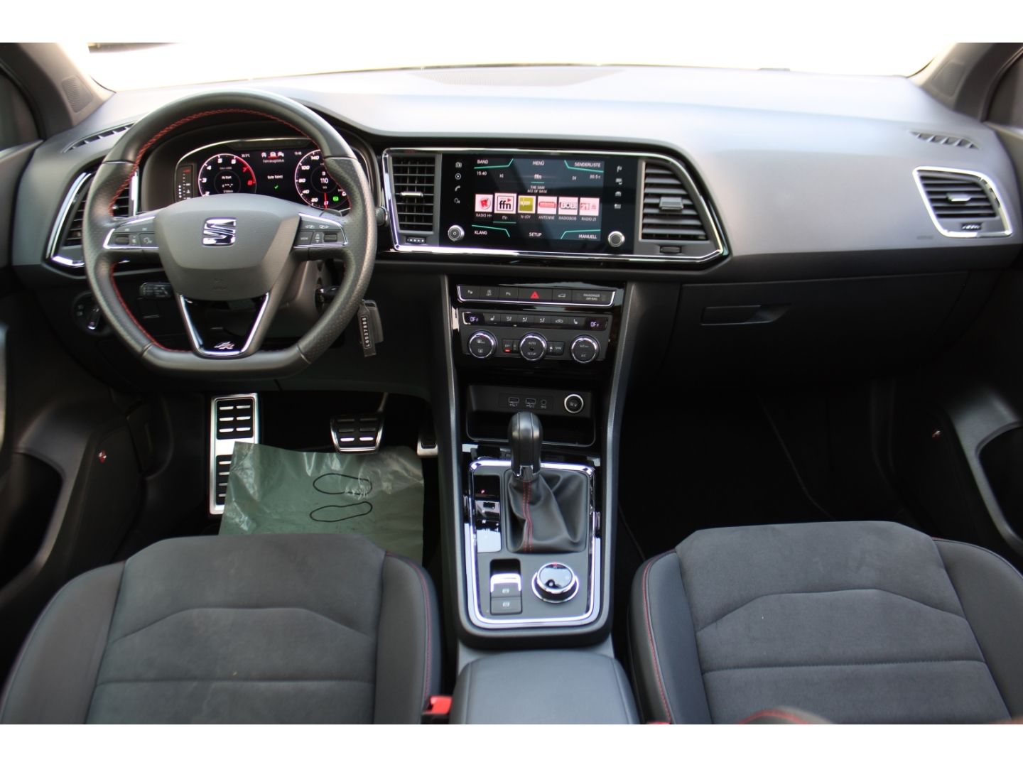 Fahrzeugabbildung SEAT Ateca 4Drive FR ACC LED Pano RFK Full Link AHK W