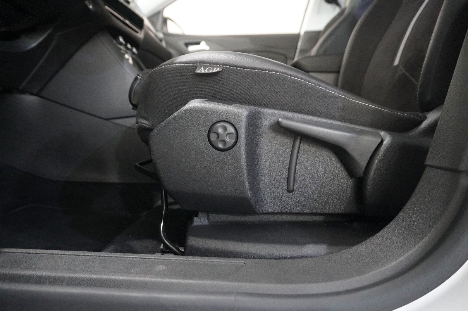 Fahrzeugabbildung Opel Grandland (X) 1.6T GSe HYBRID 4X4 NAVI/LED/SPORT