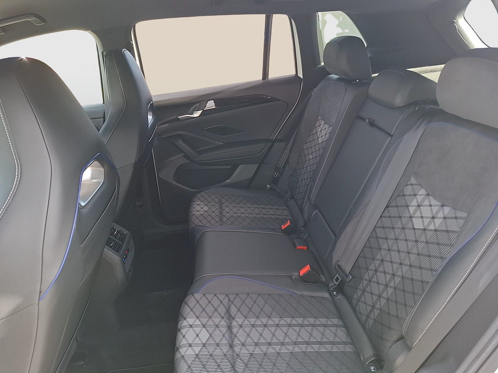 Fahrzeugabbildung Volkswagen Tiguan TDI R-Line DSG LEDplus AHK Navi AID ACC R