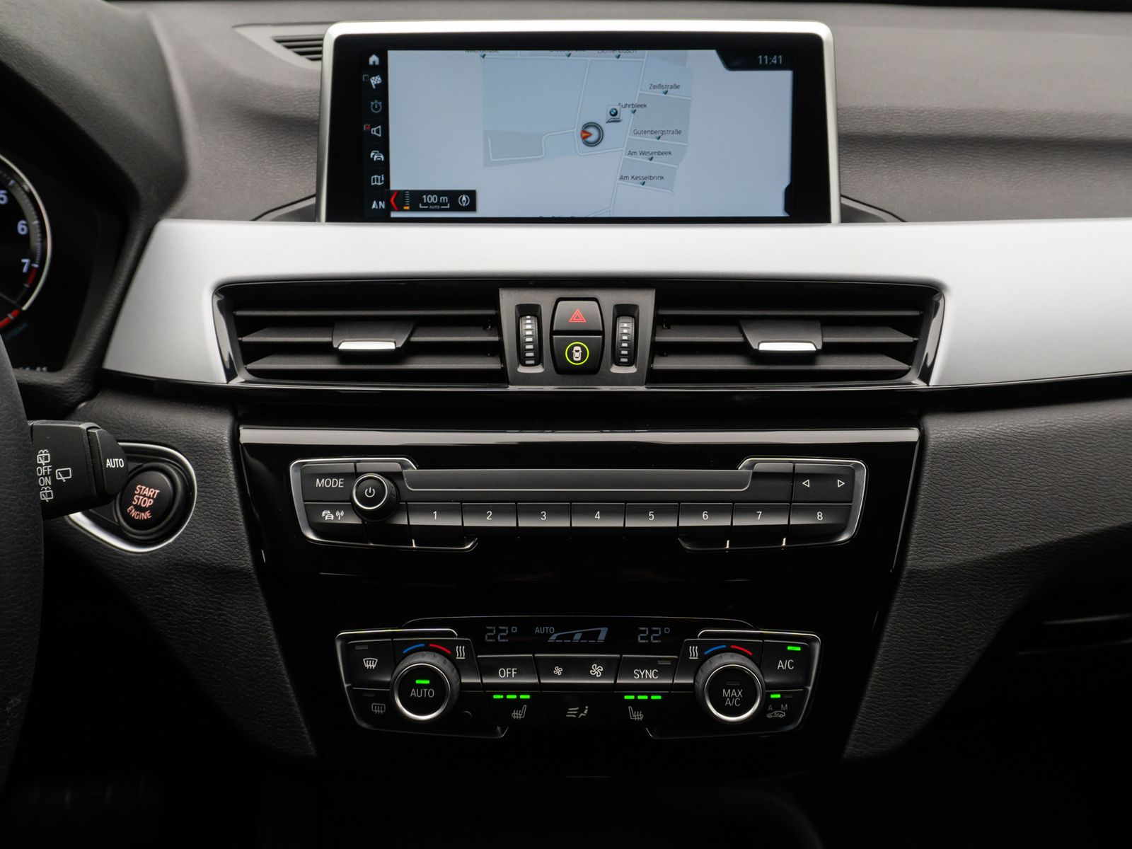 Fahrzeugabbildung BMW X1 sD18i Kamera DAB Geschwindig Komfort AppleCar