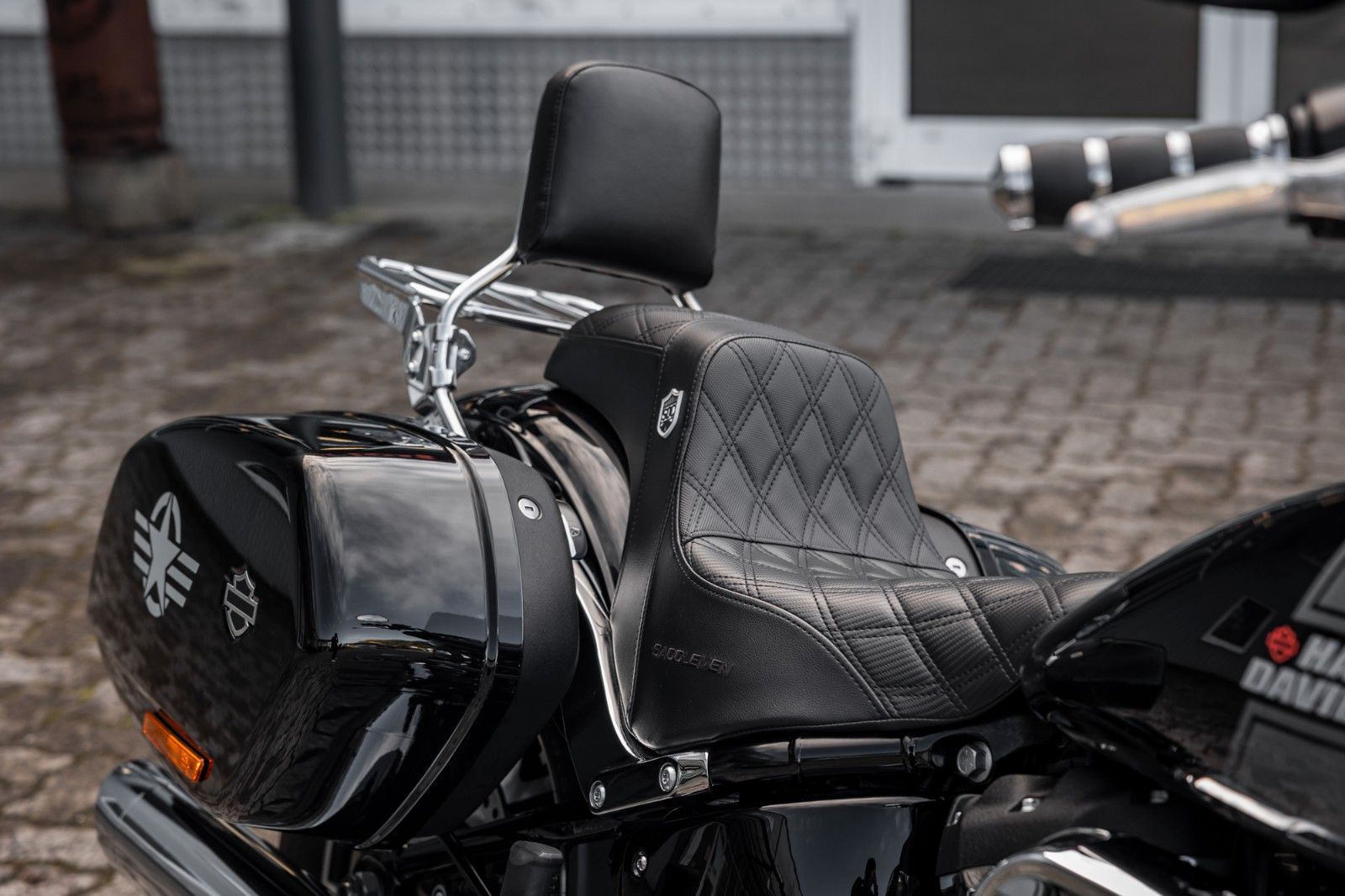Fahrzeugabbildung Harley-Davidson FLSB Sport Glide Softail - JEKILL & HYDE STAGE 1