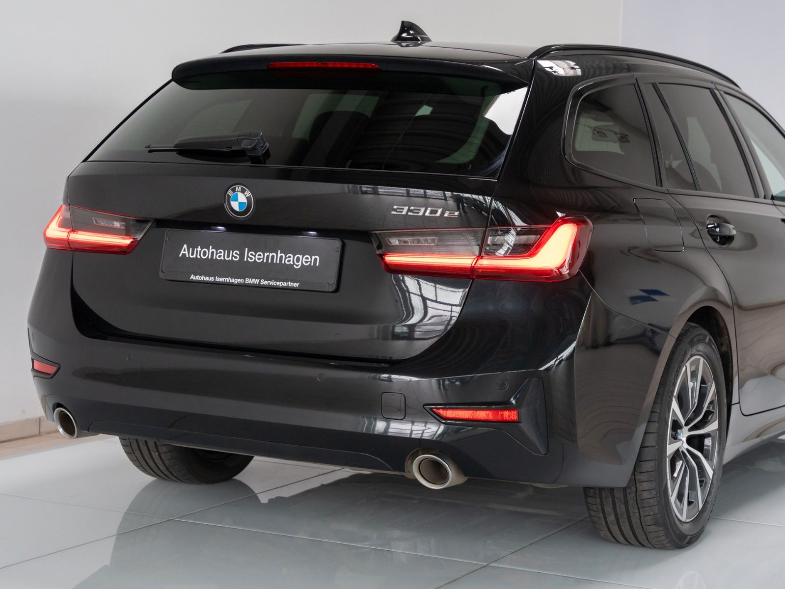 Fahrzeugabbildung BMW 330e Sport Line Laser ACC H/K Komfort DAB Alarm