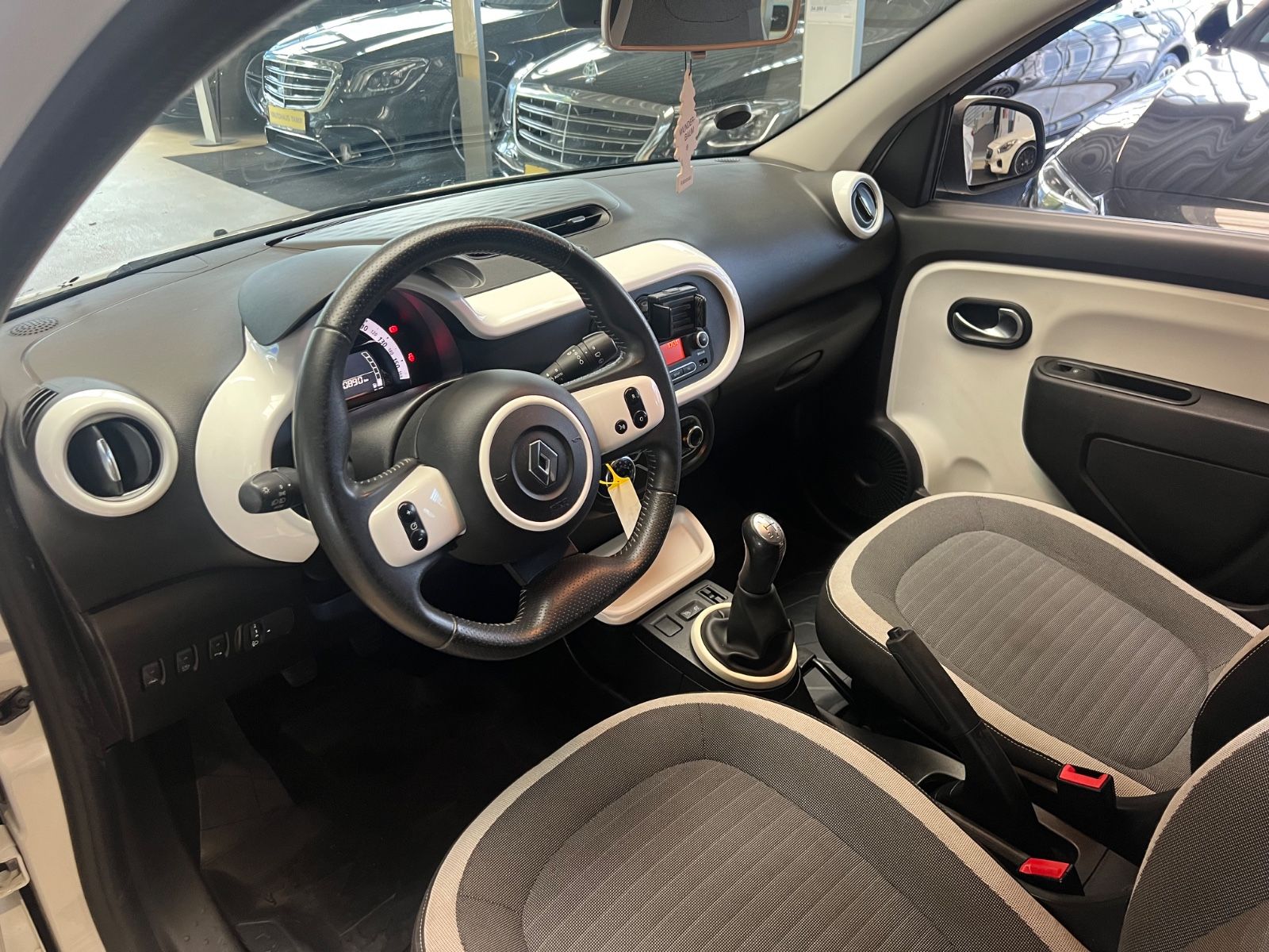 Fahrzeugabbildung Renault Twingo Intens*Spurhalte*PDC*Sitzheizung*