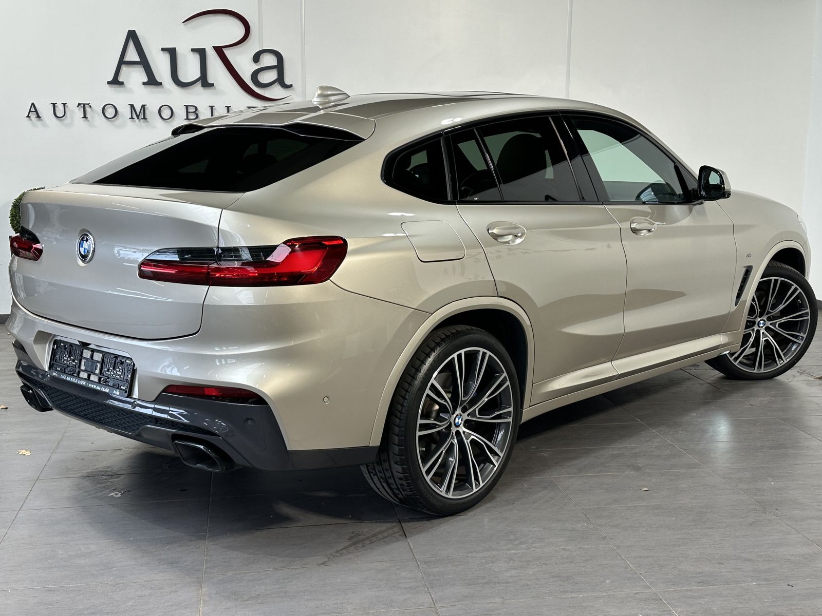 Fahrzeugabbildung BMW X4 M40d NAV+LED+HEAD-UP+PANO+360°+H&K+STANDHEIZU