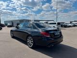 Mercedes-Benz E 200 Avantgarde 9G-Tronic Burmester Widescreen  - Mercedes-Benz E 200 mit Benzin-Antrieb: Schwarz, Limousine