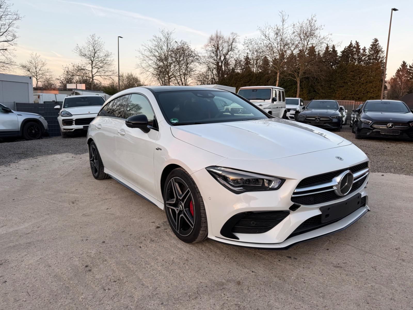 Mercedes-Benz CLA 35 AMG 4MATIC pano