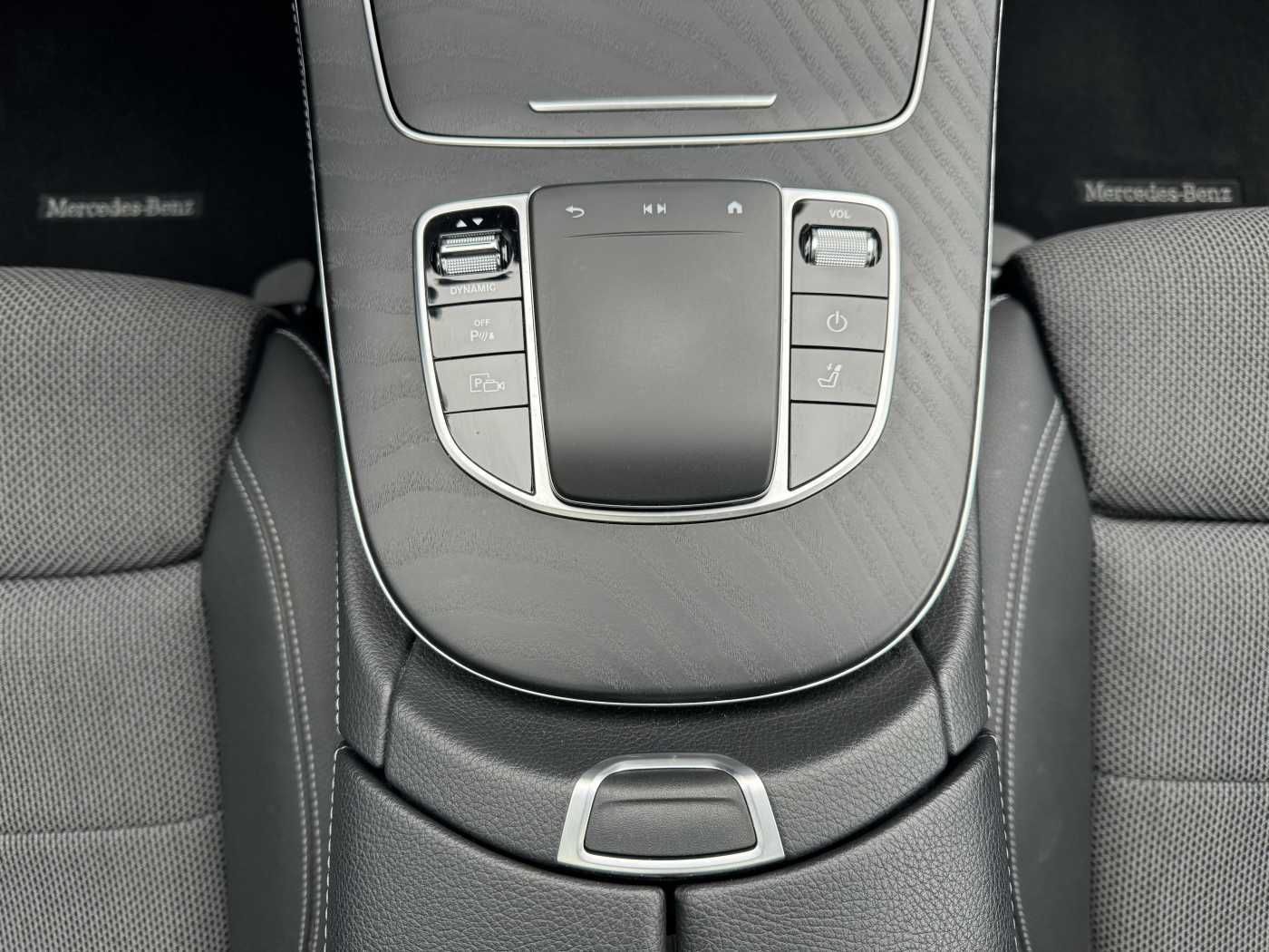 Fahrzeugabbildung Mercedes-Benz E 300de T AMG+Pano+DistrPlus+Night +AHK+360+Ambi