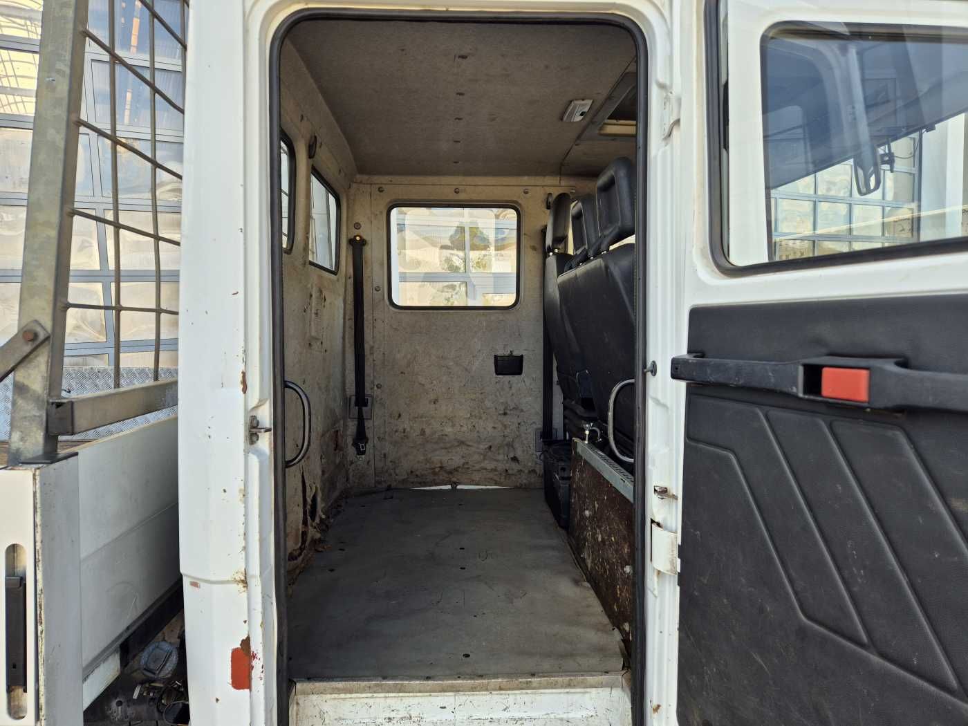 Fahrzeugabbildung Mercedes-Benz Vario 816 DK DoKa 4x2 Pritsche 2x AHK
