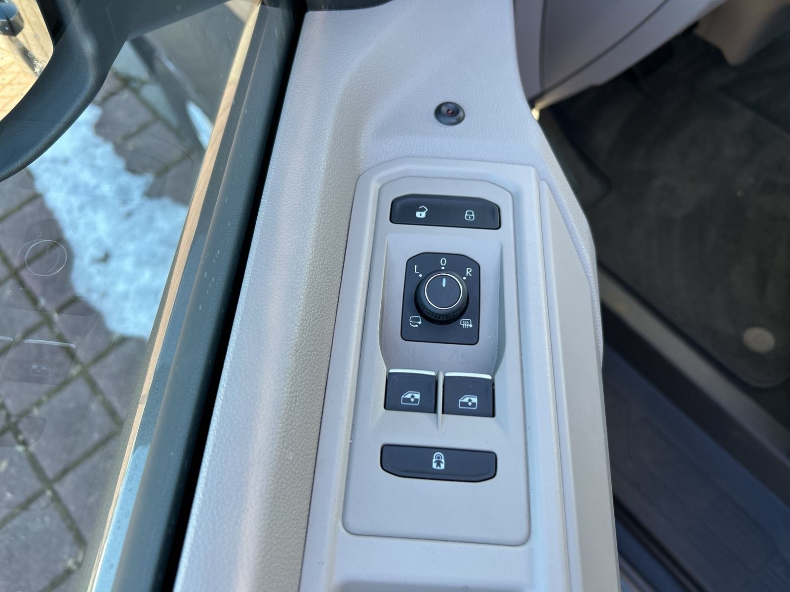 T7 Multivan 2.0 TDI Life kurz, AHK, Discover Pro