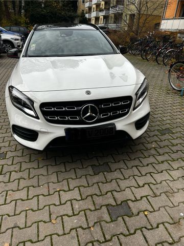 Mercedes-Benz GLA 220 d 4MATIC DCT -