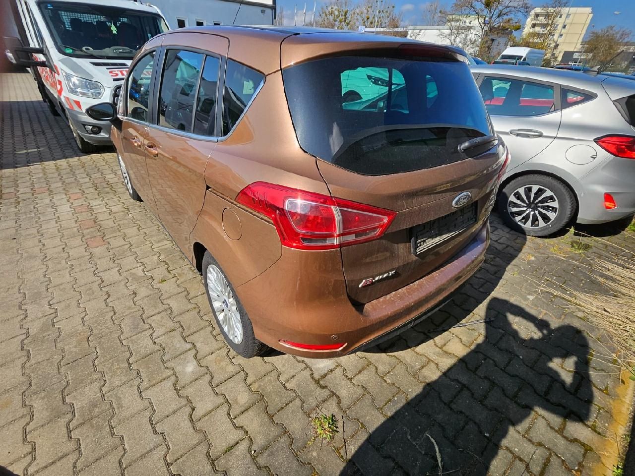 Fahrzeugabbildung Ford B-MAX Titanium klappernder Motor