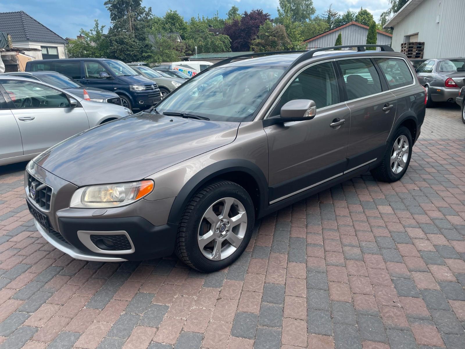 Volvo XC70 2,4Drive Momentum 2WD NAVI, Leder