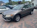 Volvo XC70 2,4Drive Momentum 2WD NAVI, Leder - Volvo XC70 Gebrauchtwagen