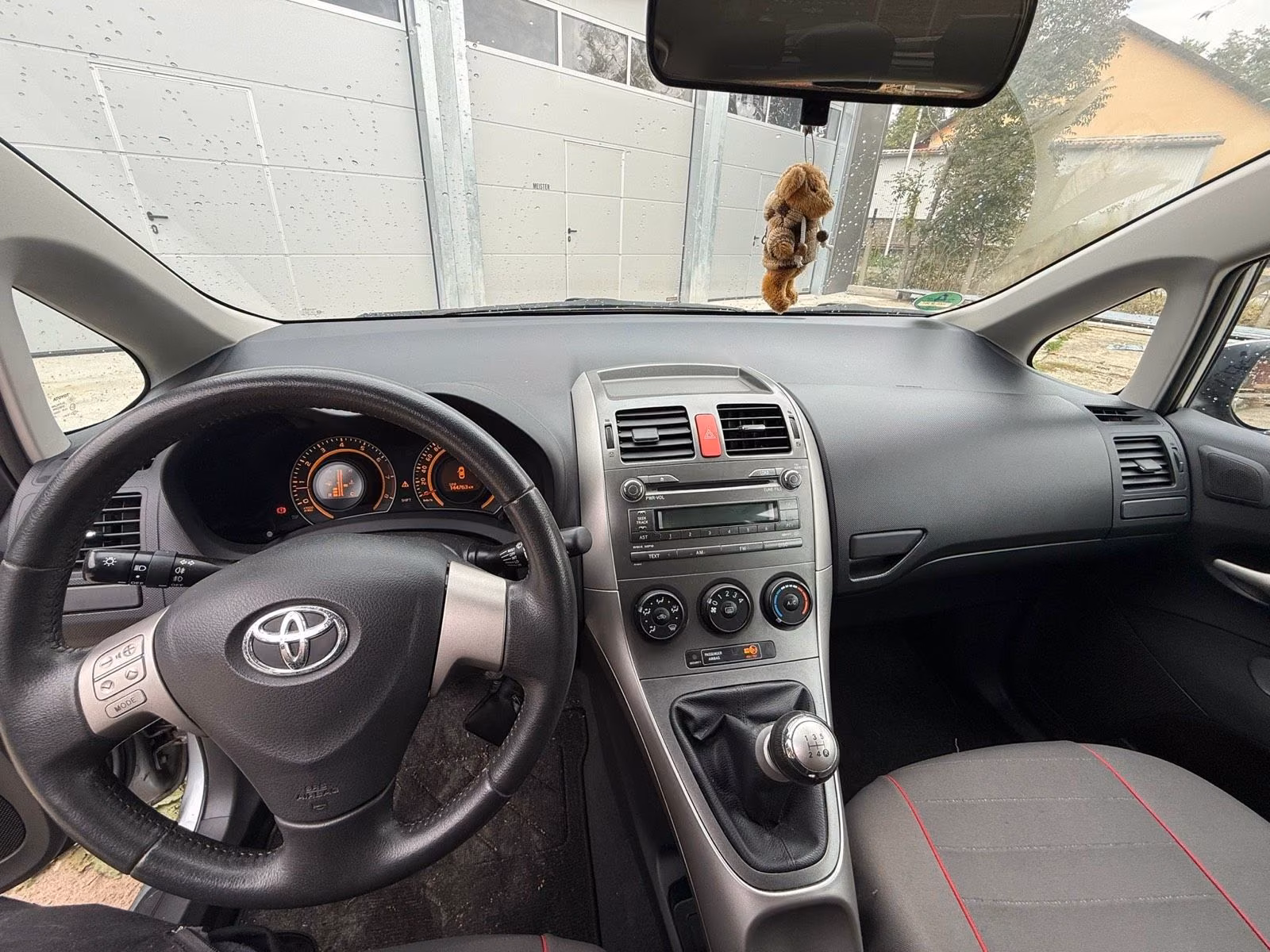 Toyota Auris 2009 — interior