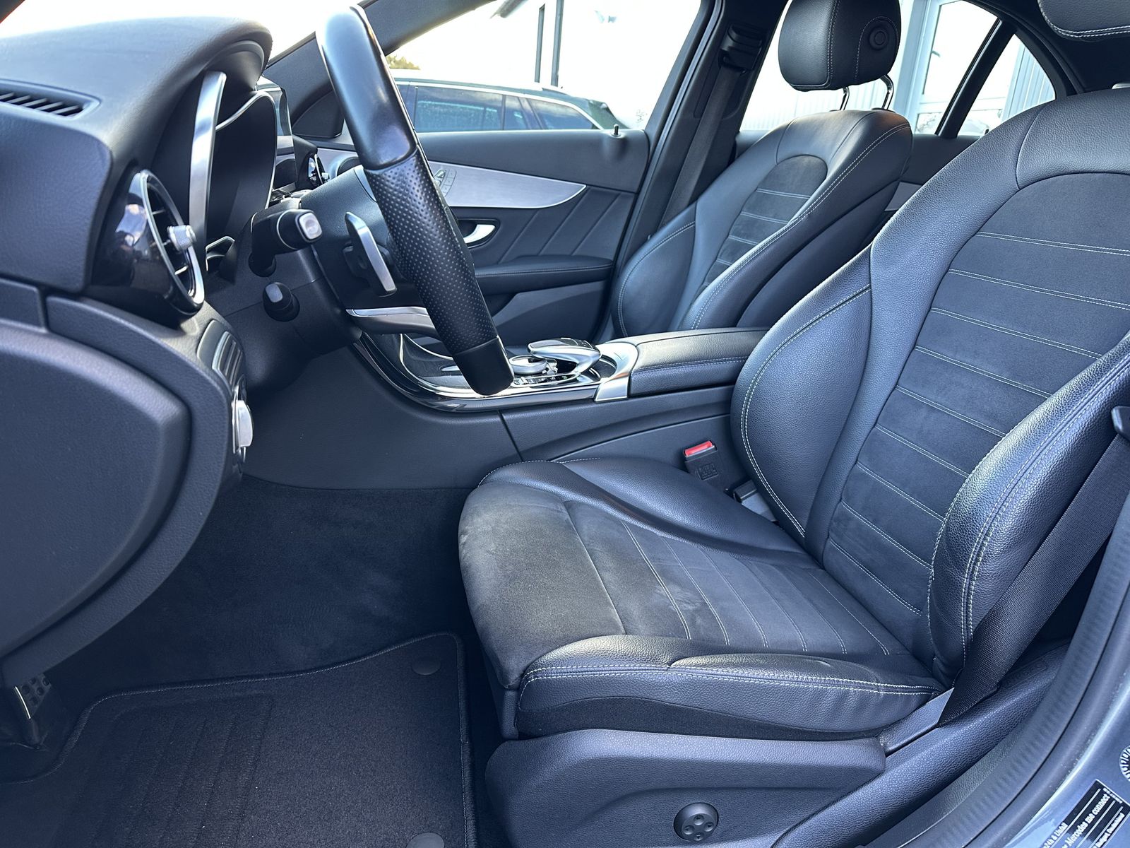 Fahrzeugabbildung Mercedes-Benz C 300d AMG-Line NAV+LED+KAMERA+MEMORY+18ZOLL+1HD