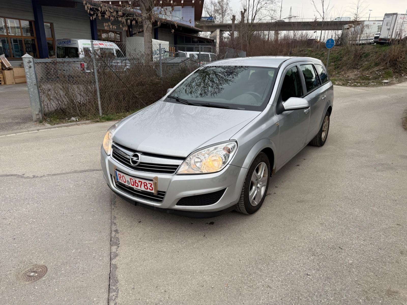 Opel Astra 2009 — interior