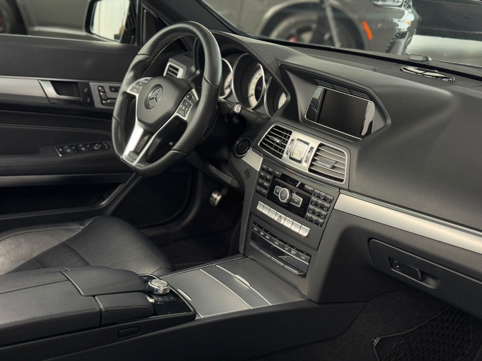Fahrzeugabbildung Mercedes-Benz E 200 CGI Coupe Sportpaket AMG-Line Pano Leder