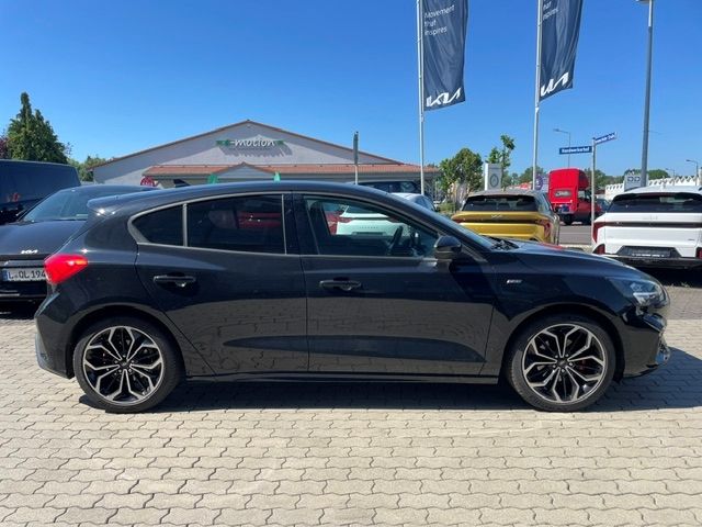 Fahrzeugabbildung Ford Focus ST-Line LED Kamera SpurhalteASS Tempomat