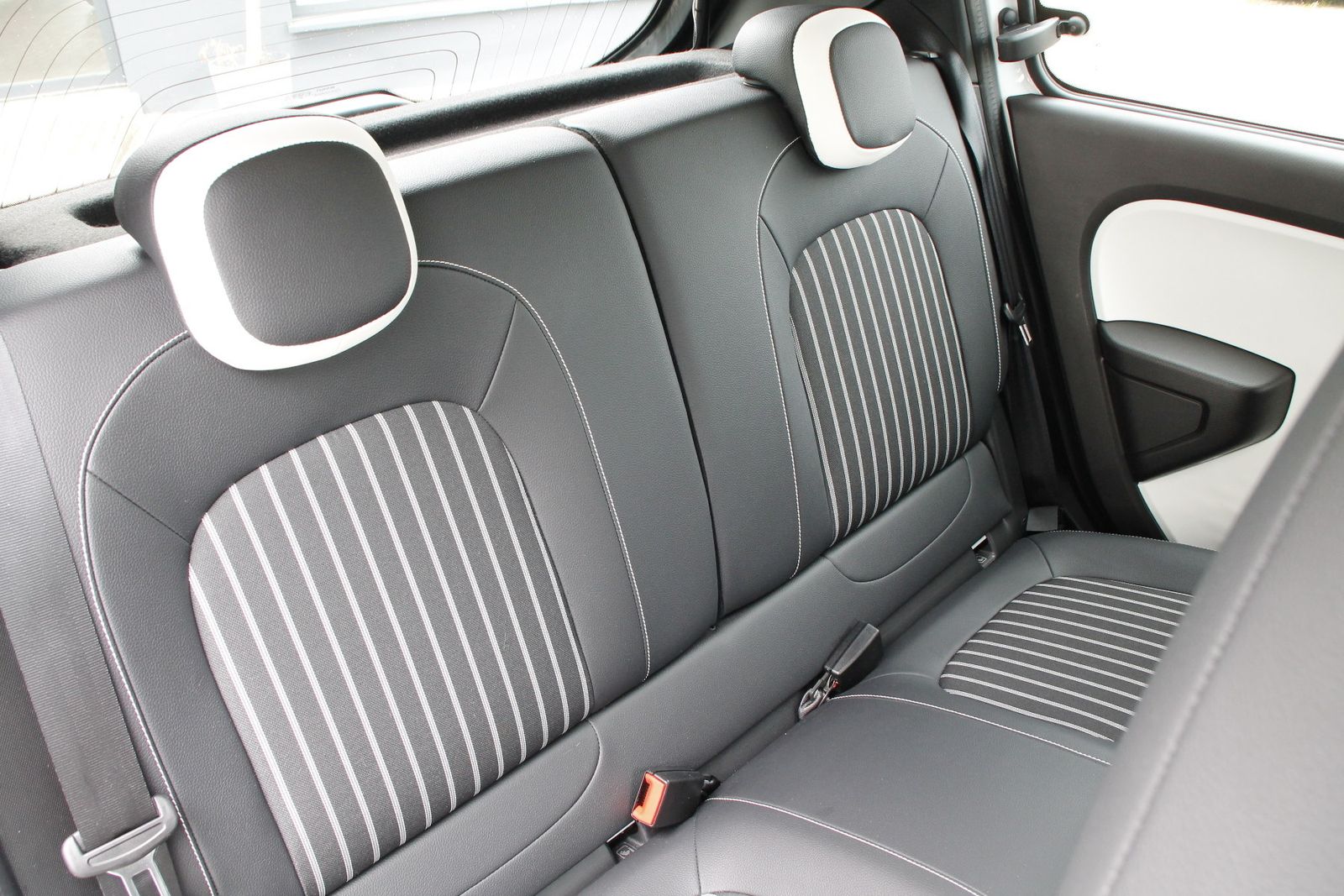 Fahrzeugabbildung Renault Twingo E-TECH 100% el. INTENS