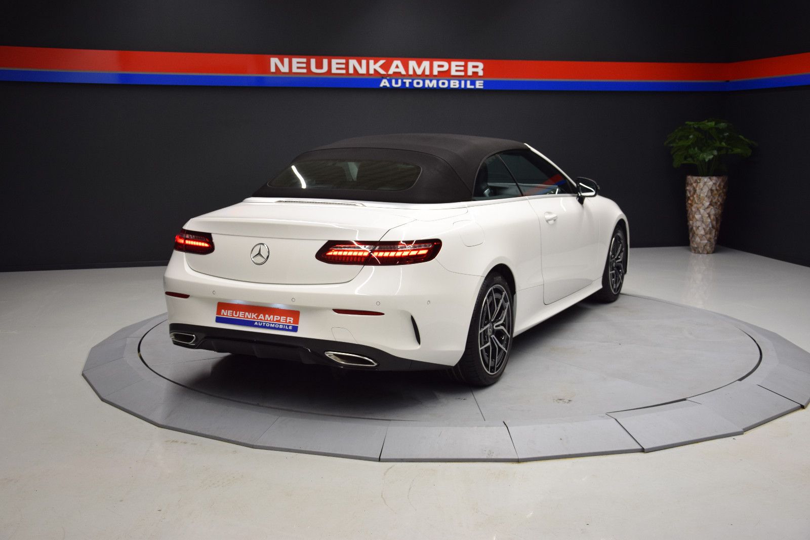 Fahrzeugabbildung Mercedes-Benz E 200 Cabrio 1.Hand AMG LED NAVI Ambiente Leder