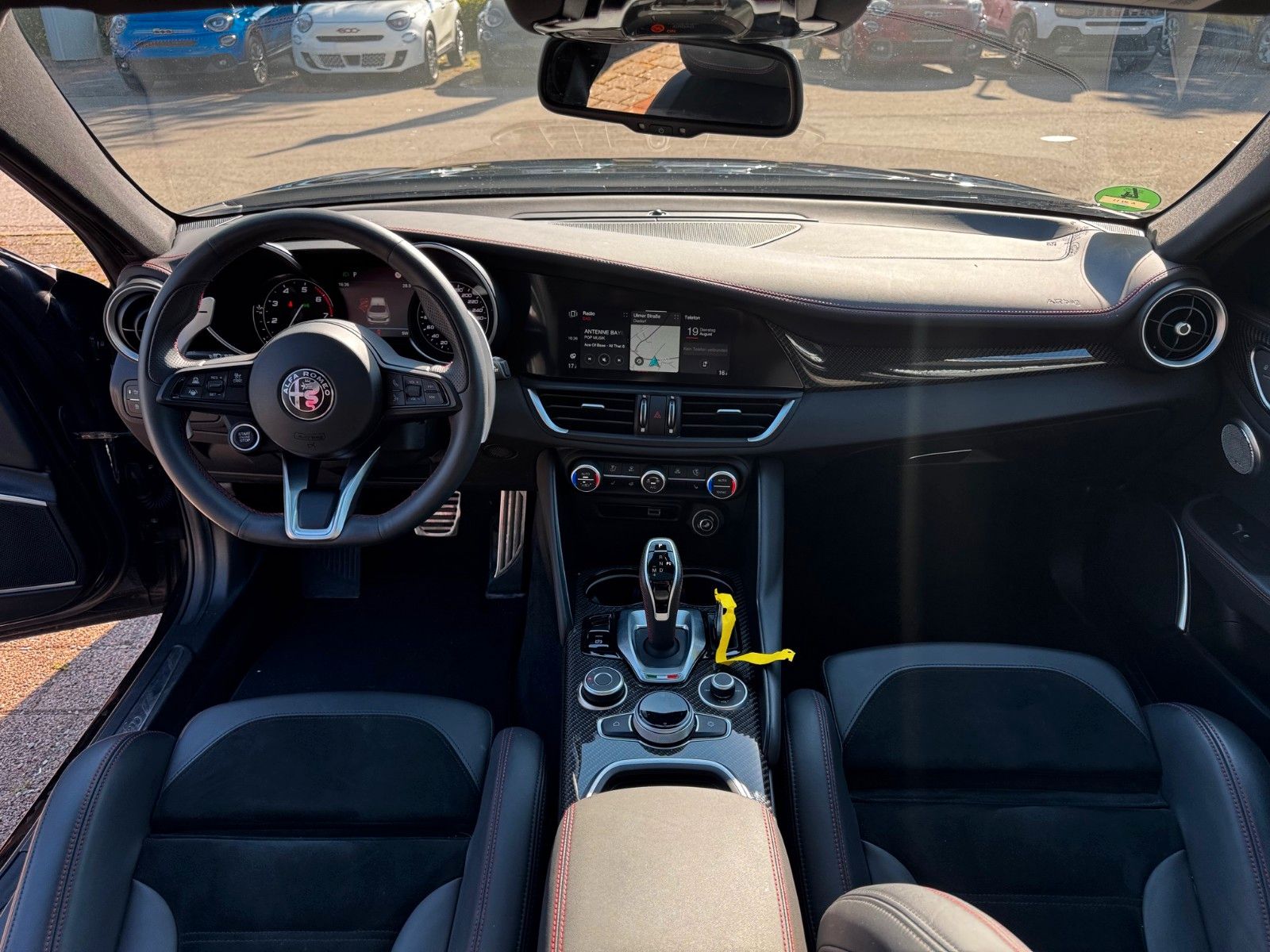 Fahrzeugabbildung Alfa Romeo Giulia 280 PS Q4 Estrema Panorama Navi Carbon