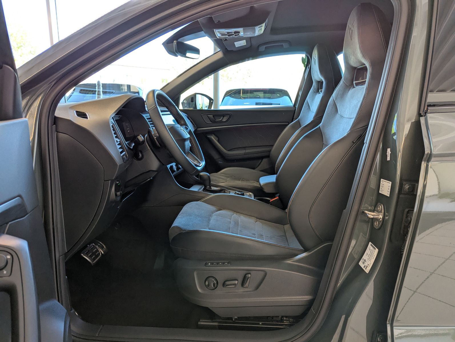 Fahrzeugabbildung CUPRA Ateca 1.5 TSI DSG Pano Memory ACC AHK-Vorb. 19"