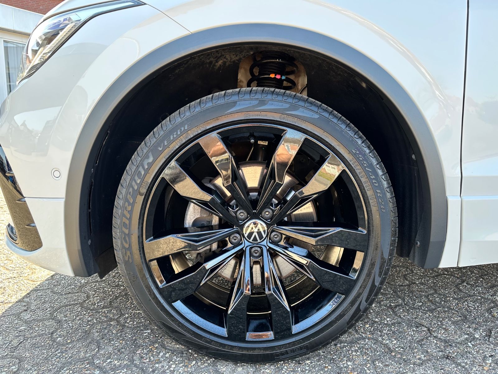 Fahrzeugabbildung Volkswagen Tiguan Allspace 2.0 TDI 4M R-Line Pano/AHK/7-Sit