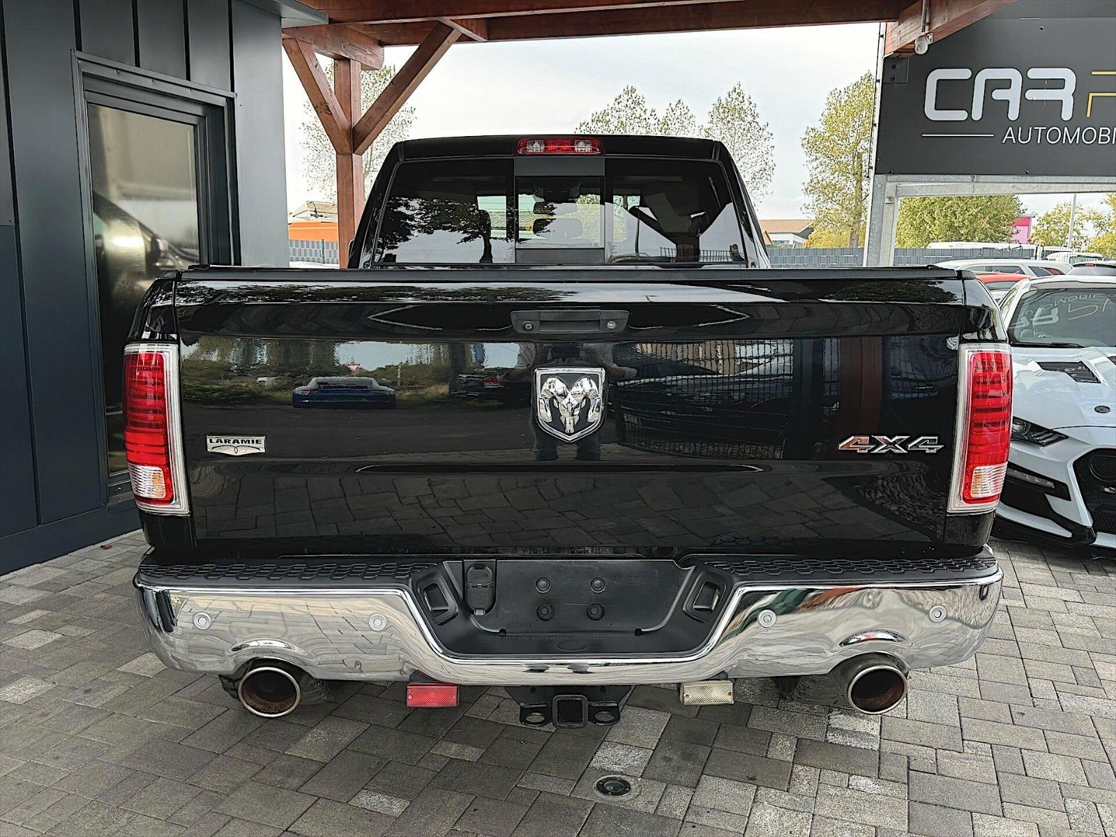 Fahrzeugabbildung Dodge RAM 5.7 V8 HEMI LARAMIE BODYLIFT 4x4 Unfallfrei