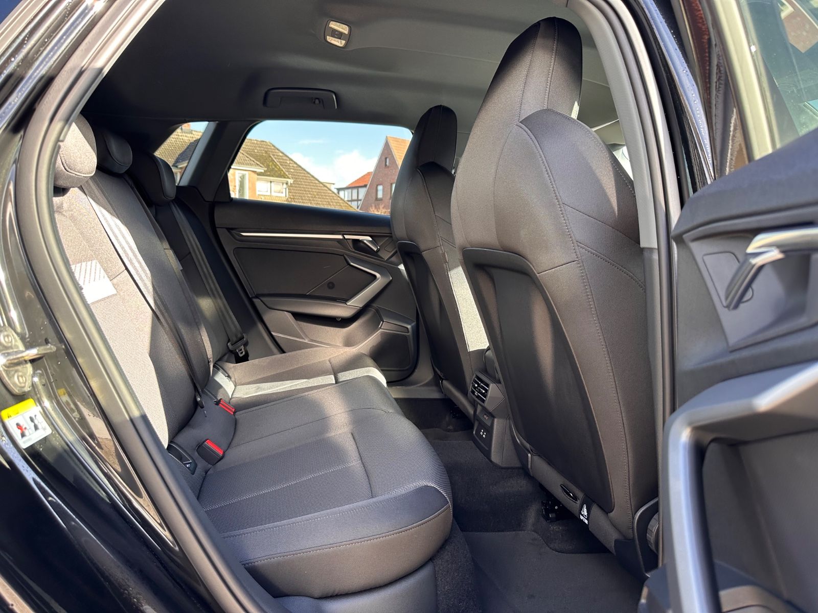 Fahrzeugabbildung Audi A3 Sportback 35 TFSI S line S Tron. Navi/ACC/LED