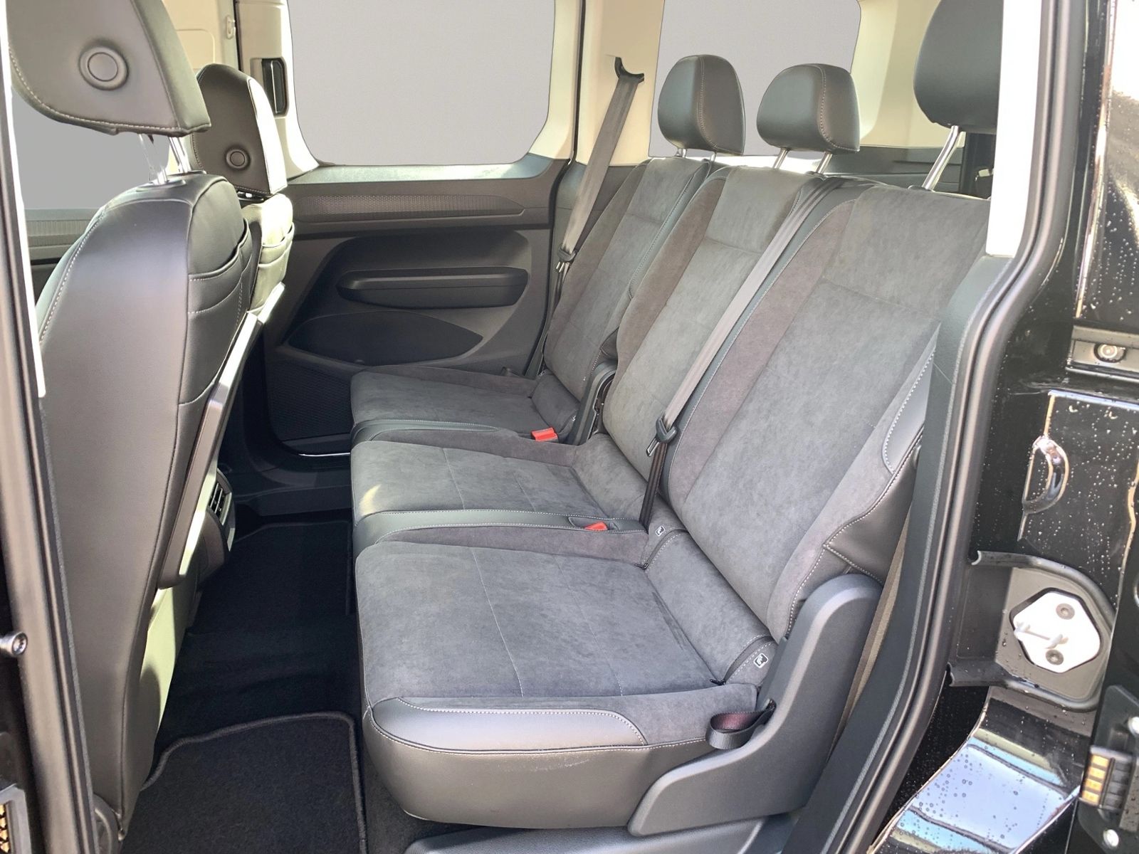 Caddy 2.0 TDI Style 4Motion, LED, Navi, 18"Alu,