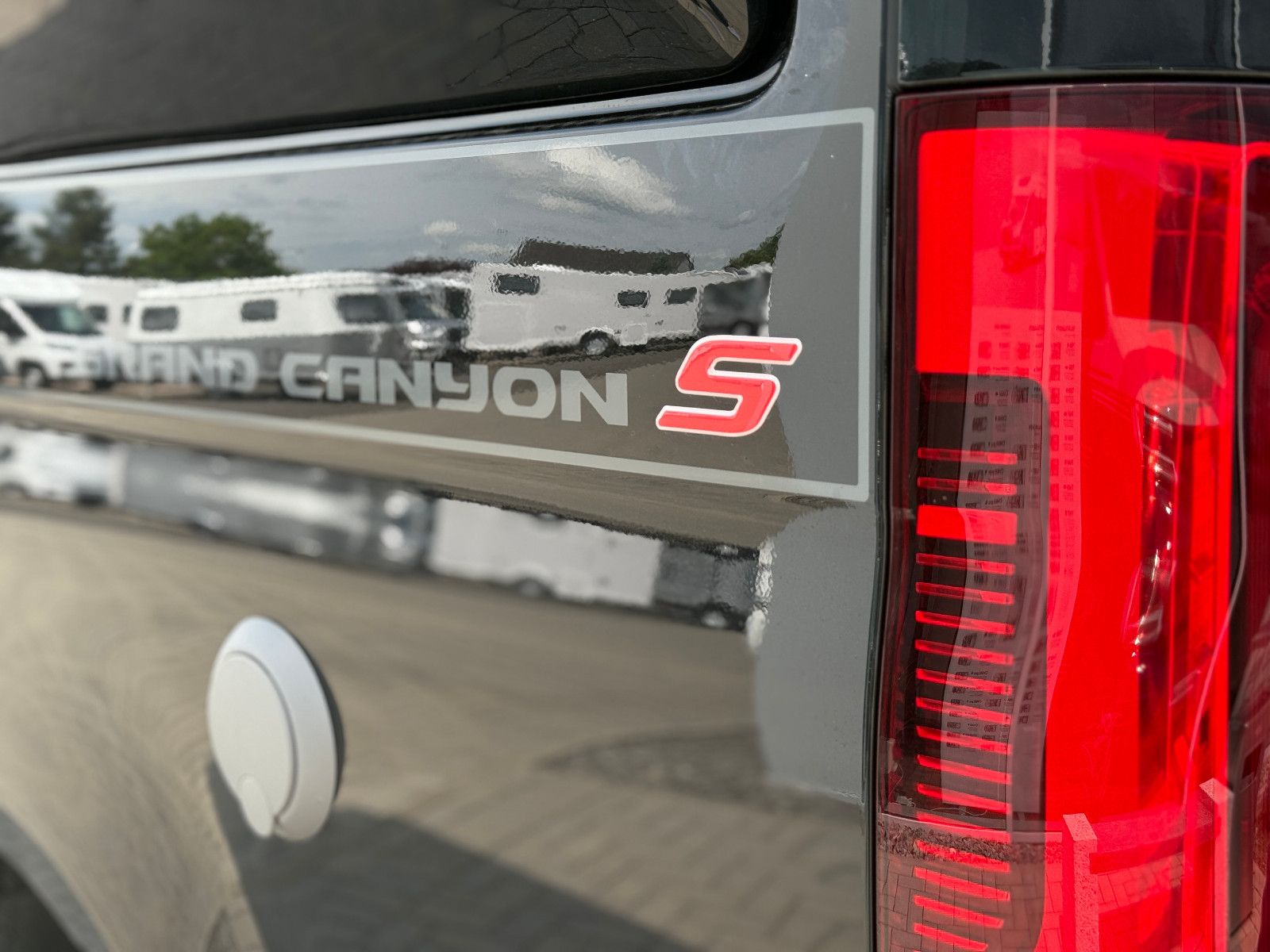 Fahrzeugabbildung HYMER / ERIBA / HYMERCAR Grand Canyon S - MB 600 - 4x4 - 19.986€ Sparen!
