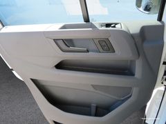 VW Crafter 50 2.0 TDI Koffer LR RWD Klima 3-Sitze VW Crafter 50 2.0 TDI Koffer LR RWD Klima 3-Sitze