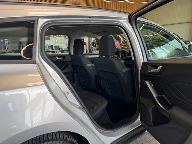 MYAUTOCENTER – Gebraucht- und Jahreswagen mit Werkstattservice in Pfaffenhofen Ford Focus *KEYLESS*TEMPO*SIHZ*LKHZ*NAVI*LED*