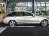 Mercedes-Benz C 300 T AVANTGARDE Rückfahrkamera LED Ambiente - Mercedes-Benz C 300 mit Benzin-Antrieb