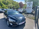 Ford Focus Lim. Cool&Connect*NAVI*SHZG*ASISST*8-FACH - Ford Focus mit Diesel-Antrieb: Schwarz, Limousine