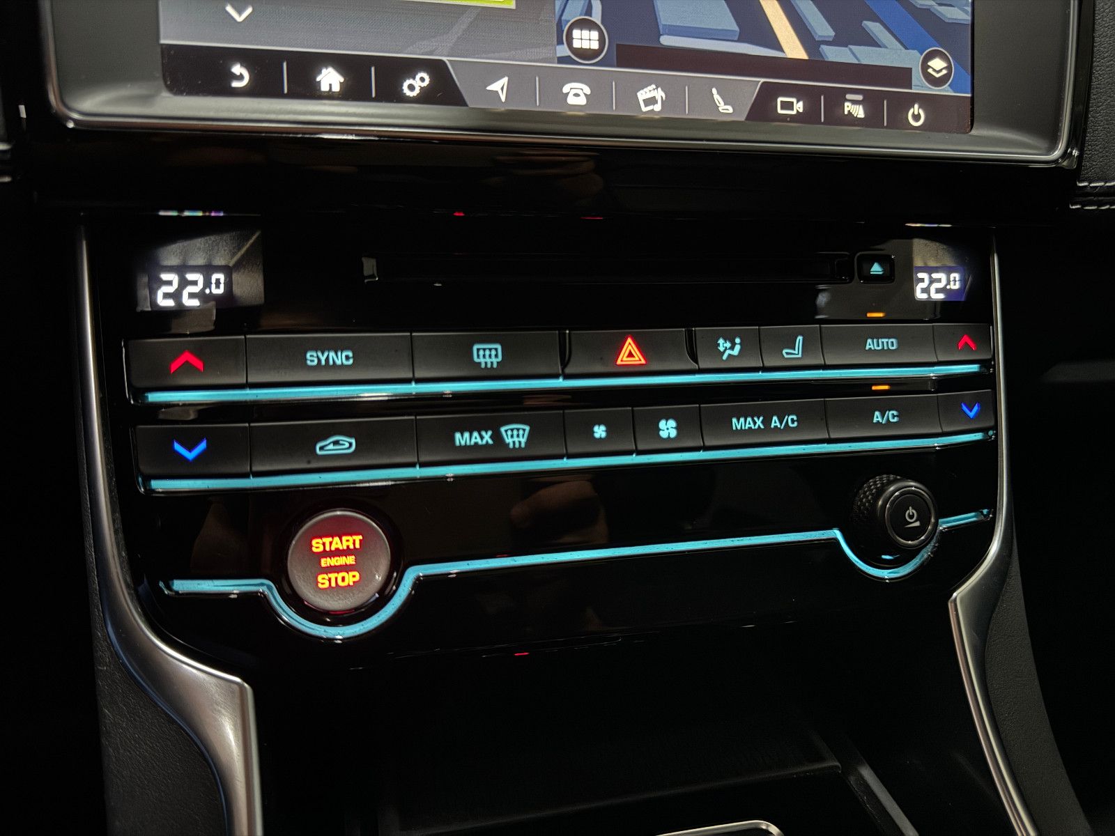 Fahrzeugabbildung Jaguar XE 2.0 d 8GT LANDMARK R-SPORT BLACK EDITION VOLL