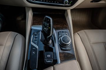 Fahrzeugabbildung BMW 530 e Luxury Line |LEDER|PDC|LED|NAVI|SHZ
