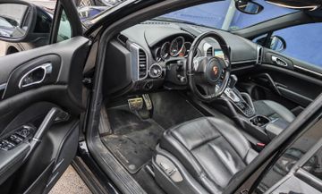 Porsche Cayenne - 4