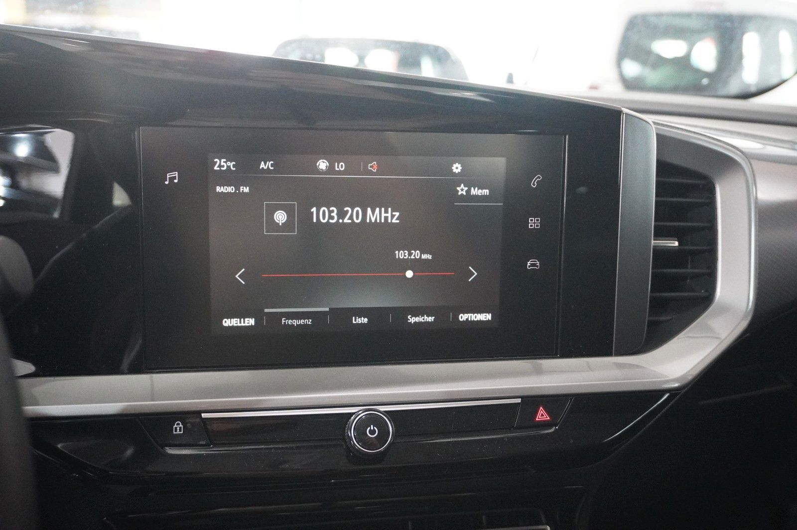 Fahrzeugabbildung Opel Mokka-e EDITION 1-PHASIG LED/KAMERA/SHZ/VIRT/DAB