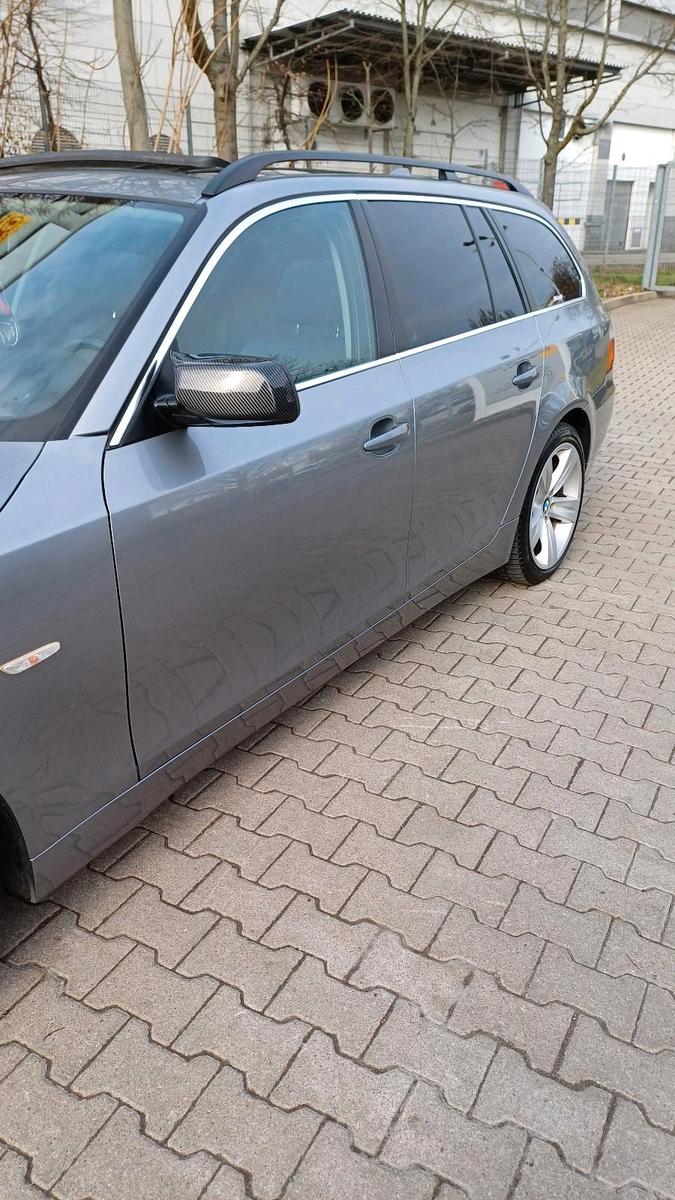 BMW 530 2004 — rear view
