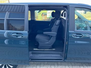 Mercedes V 220 - 9
