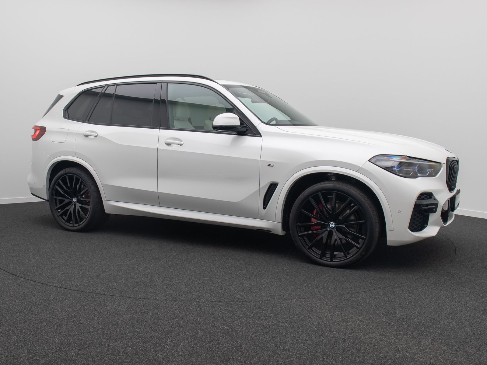 Fahrzeugabbildung BMW X5 xD30d M Sport Laser 360° HUD DAB Panorama 22"