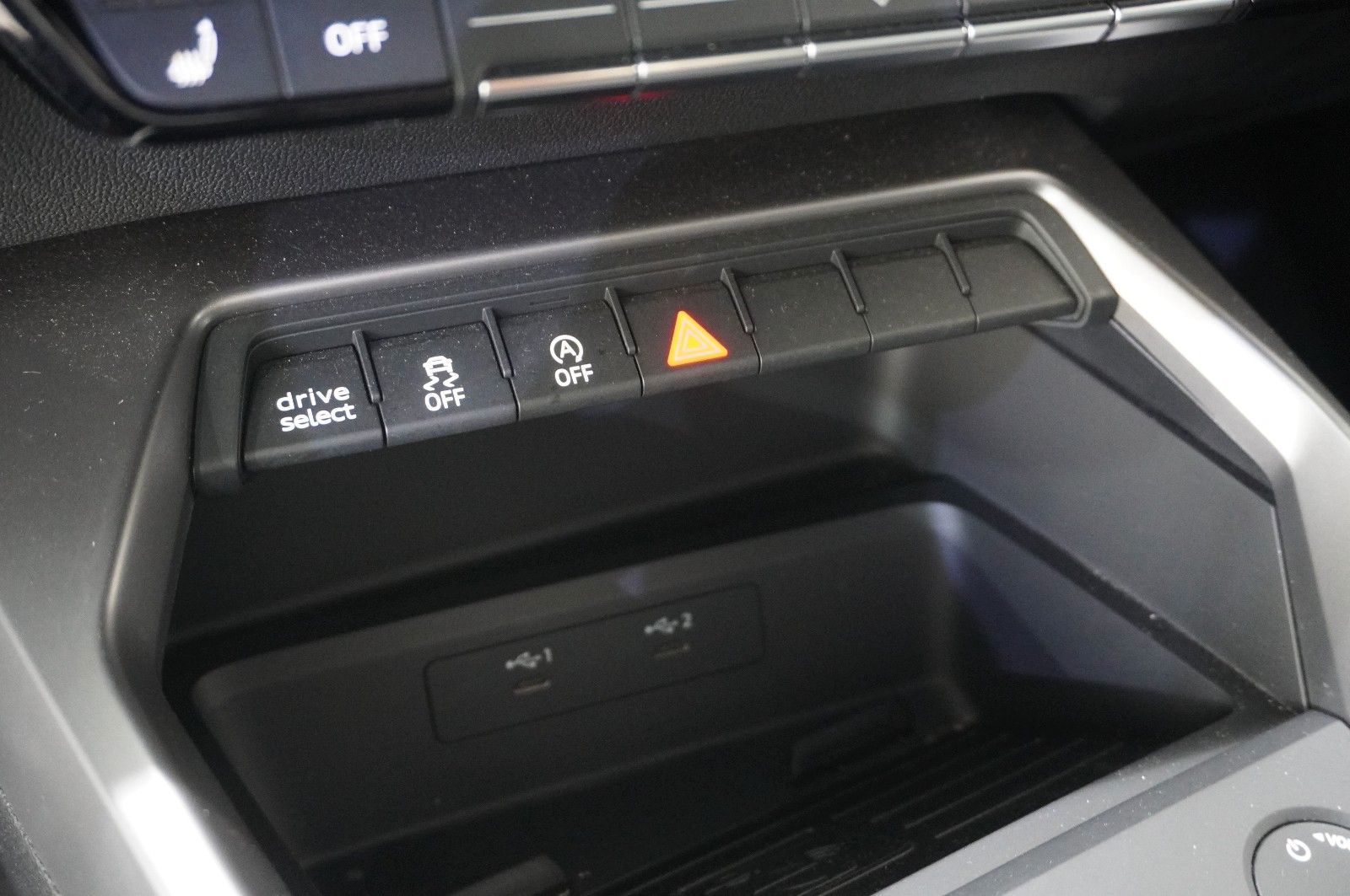 Fahrzeugabbildung Audi A3 Sportback 35 TFSI NAVI/LED/SPORT/SHZ/VIRT/DAB