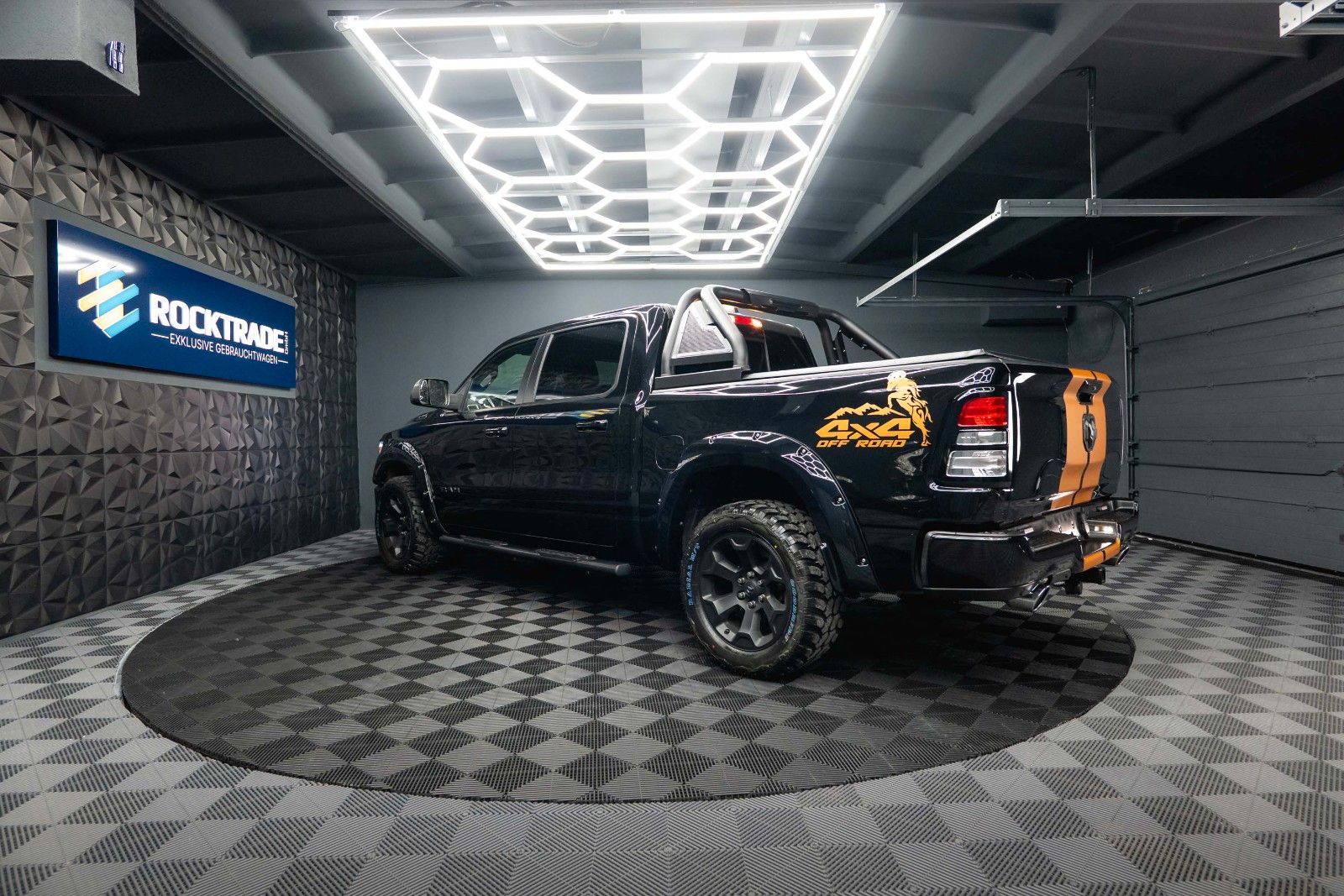 Fahrzeugabbildung Dodge RAM 5.7 V8 HEMI 4x4 OFFROAD Night-Paket *LED*19%