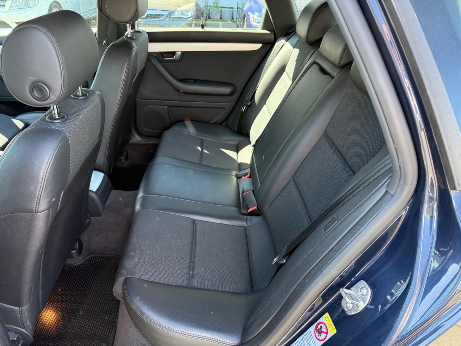Audi A4 2004 — photo 12
