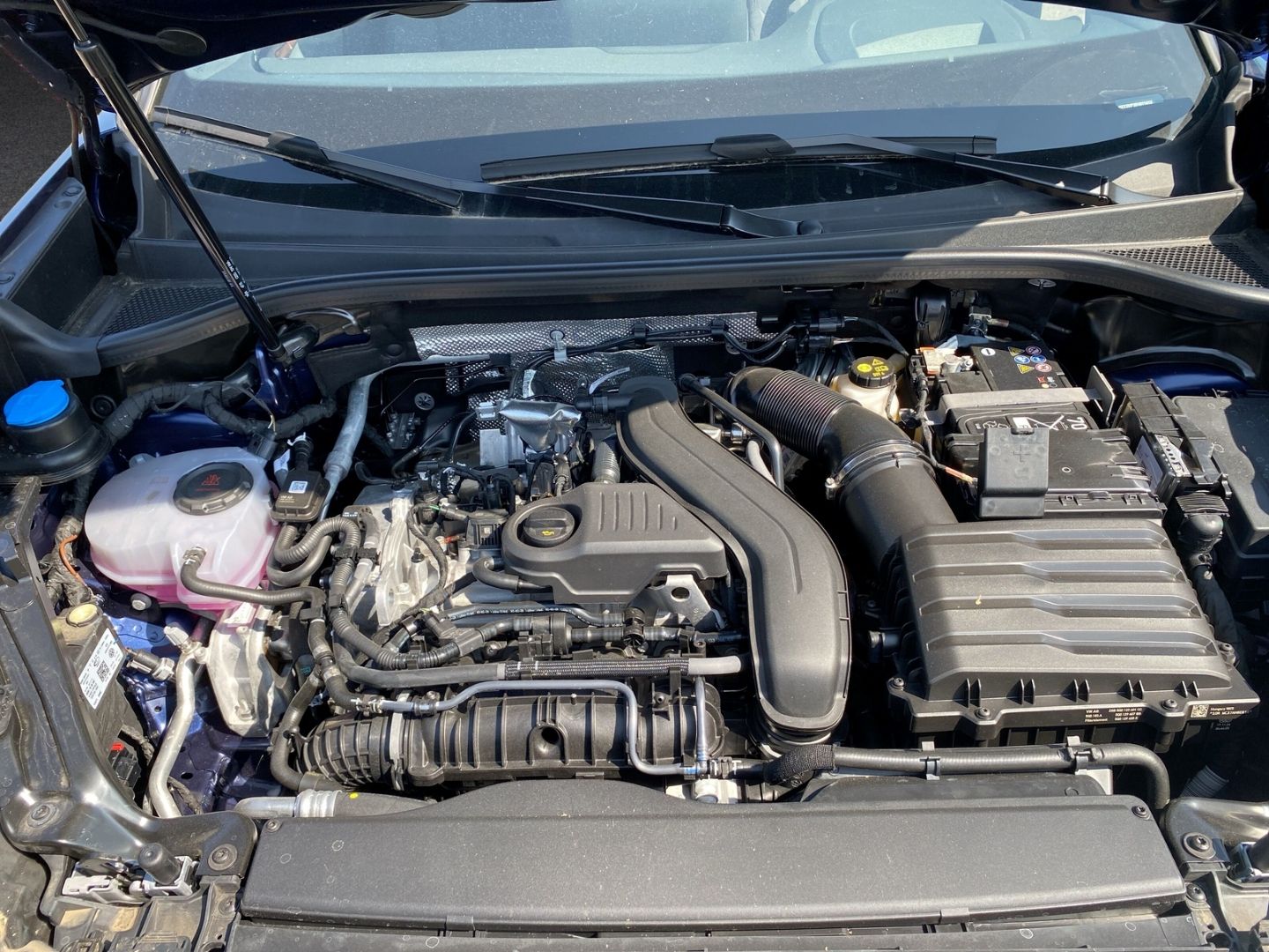 Fahrzeugabbildung CUPRA Terramar 1.5 eTSI 110 kW*NAVI*HUD*PDC*Full-Link