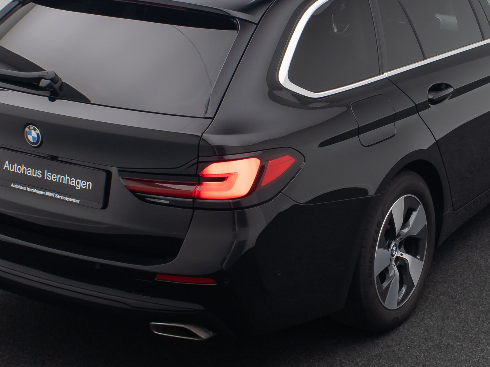 Fahrzeugabbildung BMW 520d xD Laser ACC HUD DAB Kamera DisplKey Alarm