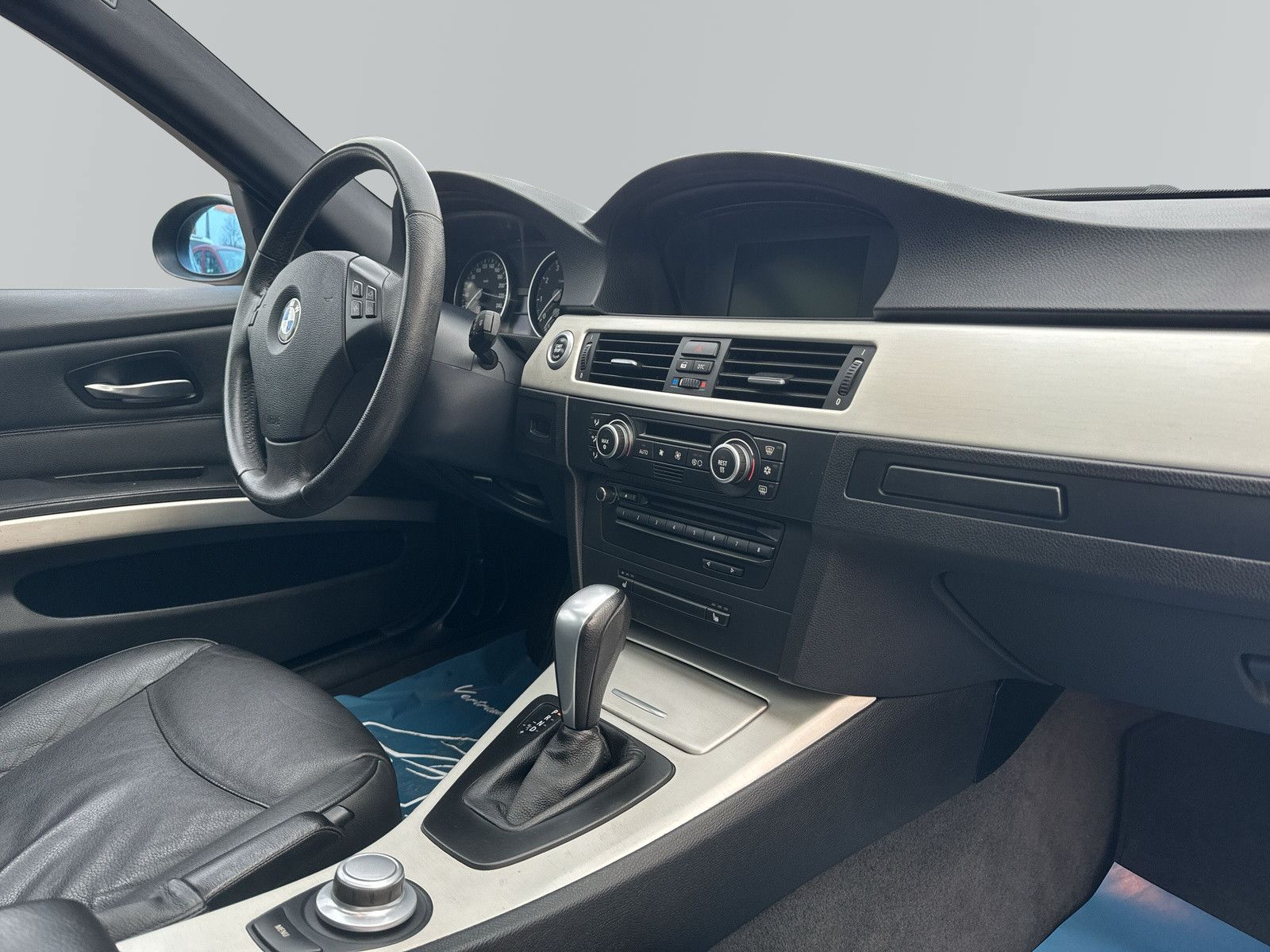 Fahrzeugabbildung BMW 330i Lim. /Navi./Xenon/PDC./Schiebedach/Tempomat