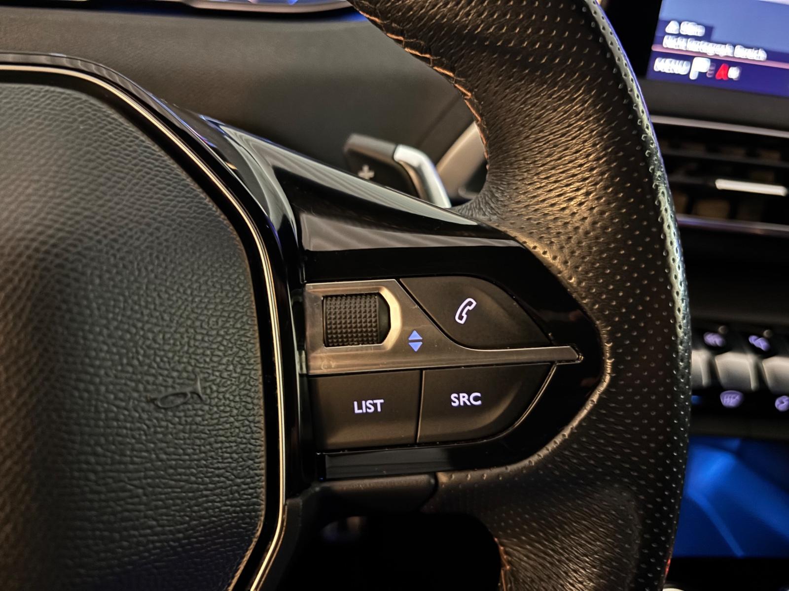 Peugeot 3008 GT*Automatik*360°*SHZ*Navi*Schiebedach