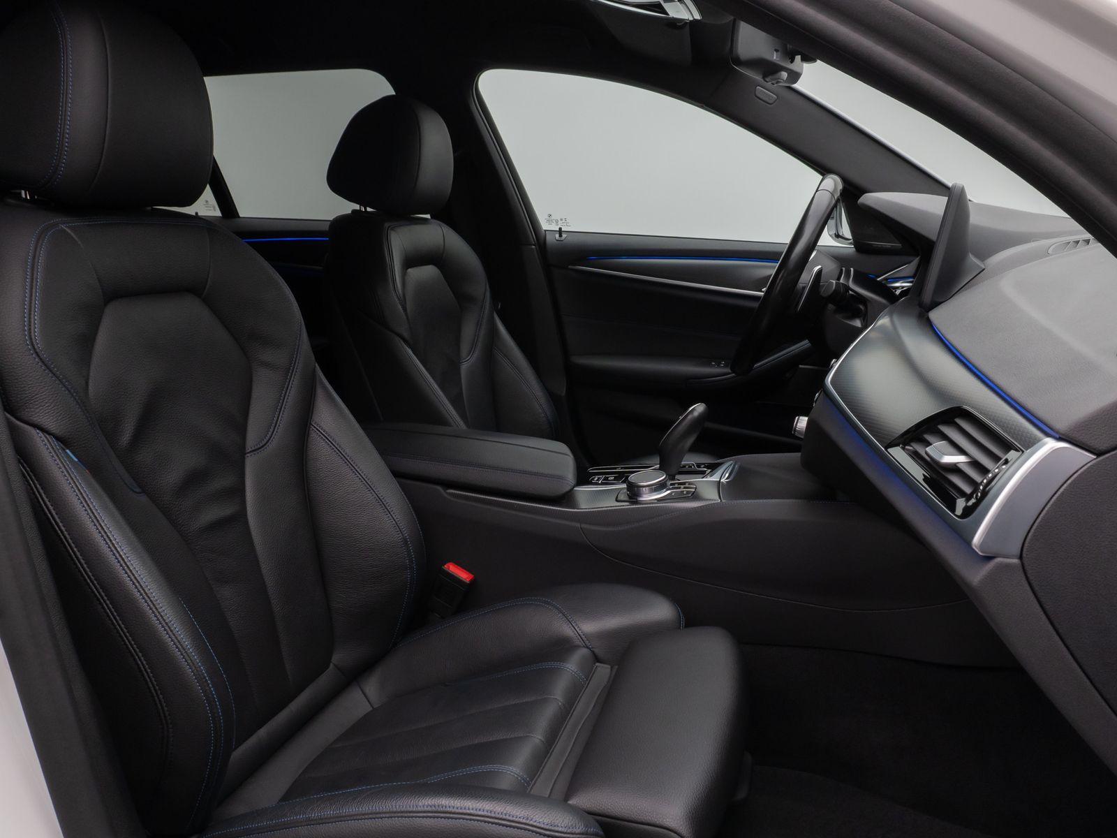 Fahrzeugabbildung BMW 530d M Sport Kamera HUD DAB H/K Komfort Alarm